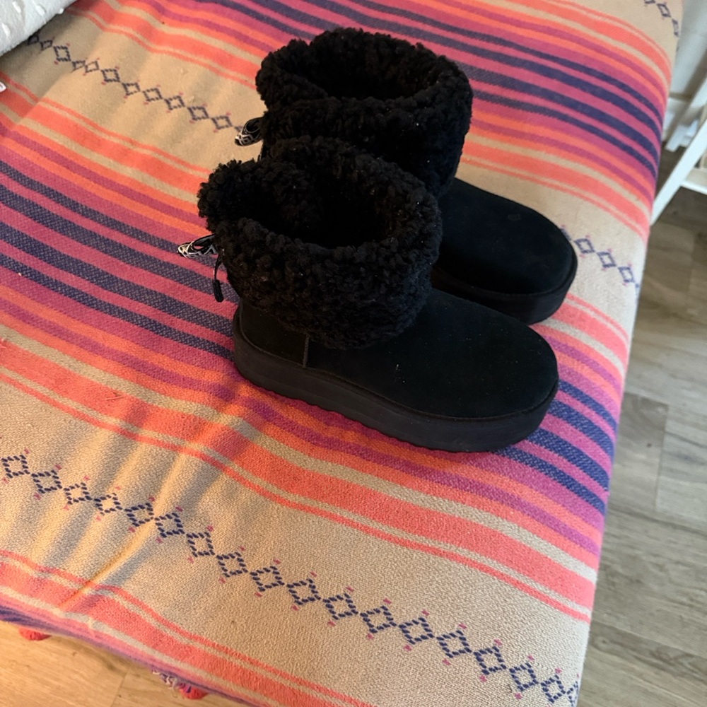 UGG Black boots description:suede with sheep fur lining adorned with a cute bow